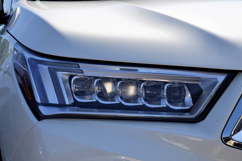 automobile-LE LAVANDOU-min_acura-headlamp-2834131